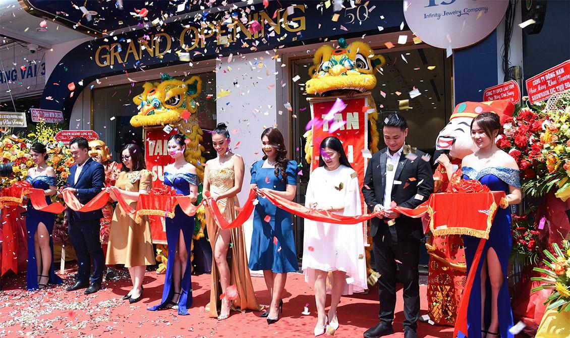 Tưng bừng không khí ngày khai trương showroom thứ 50